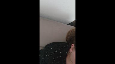 Elle se regale de sucer