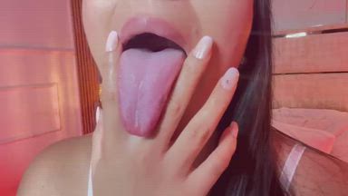 WET LIPS 😳🤭