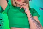 kiss me in green