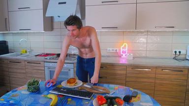how I eat a juicy burger