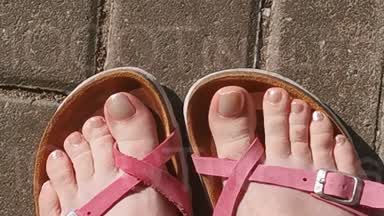 Endlich Sommer, endlich wieder schoene Fuesse 👣