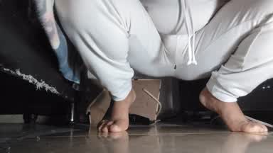 Watch me wet my jeans with a big squirt