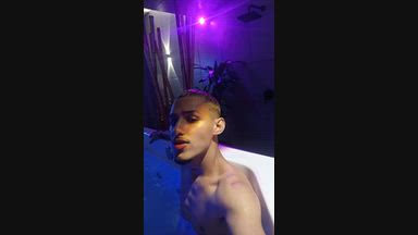 camilo contreras — Take a bath with me in the jacuzzi 💦😈