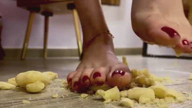 Crunch feet