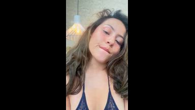 I play and kiss my armpits 🤭🤤