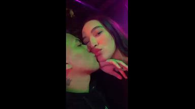 kiss