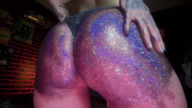 Makes a mess on butt with oil and glitters