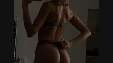 touch the delicate body and touch my panties