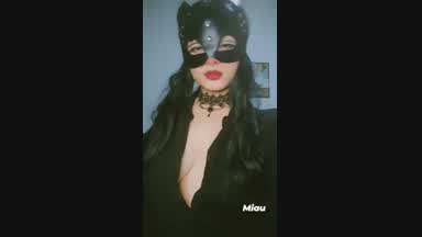 <3