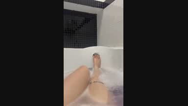 sexy feet in the bathroom ;)