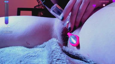 Cuming while pumping my big clit