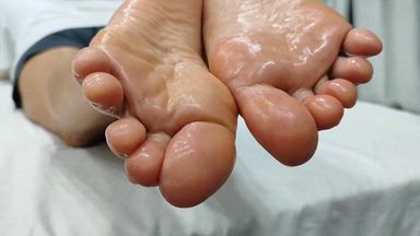 Foot lovers, oil on the soles