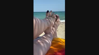 Hot summer toes