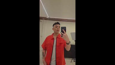 Do you like my red shirt?❤️