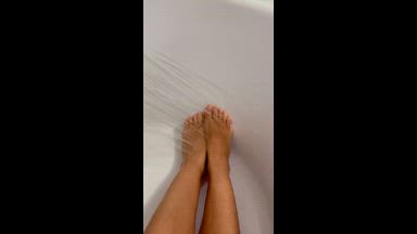 Shower time with my wet soles 💦