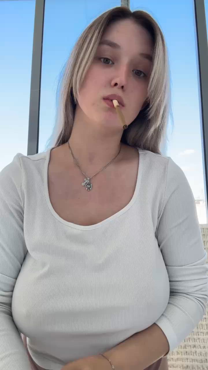 JESS | Topless smoking