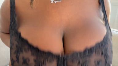 boobs shaking