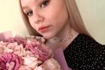 Makeup and flowers *ੈ✩‧₊˚