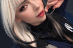 Blondie policewoman