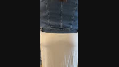 Flash: My Wife Lifts Her Skirt
