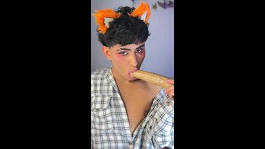 "👅 LATINO FEMBOY SUCKING A DILDO (CLOSE-UP) | DEE