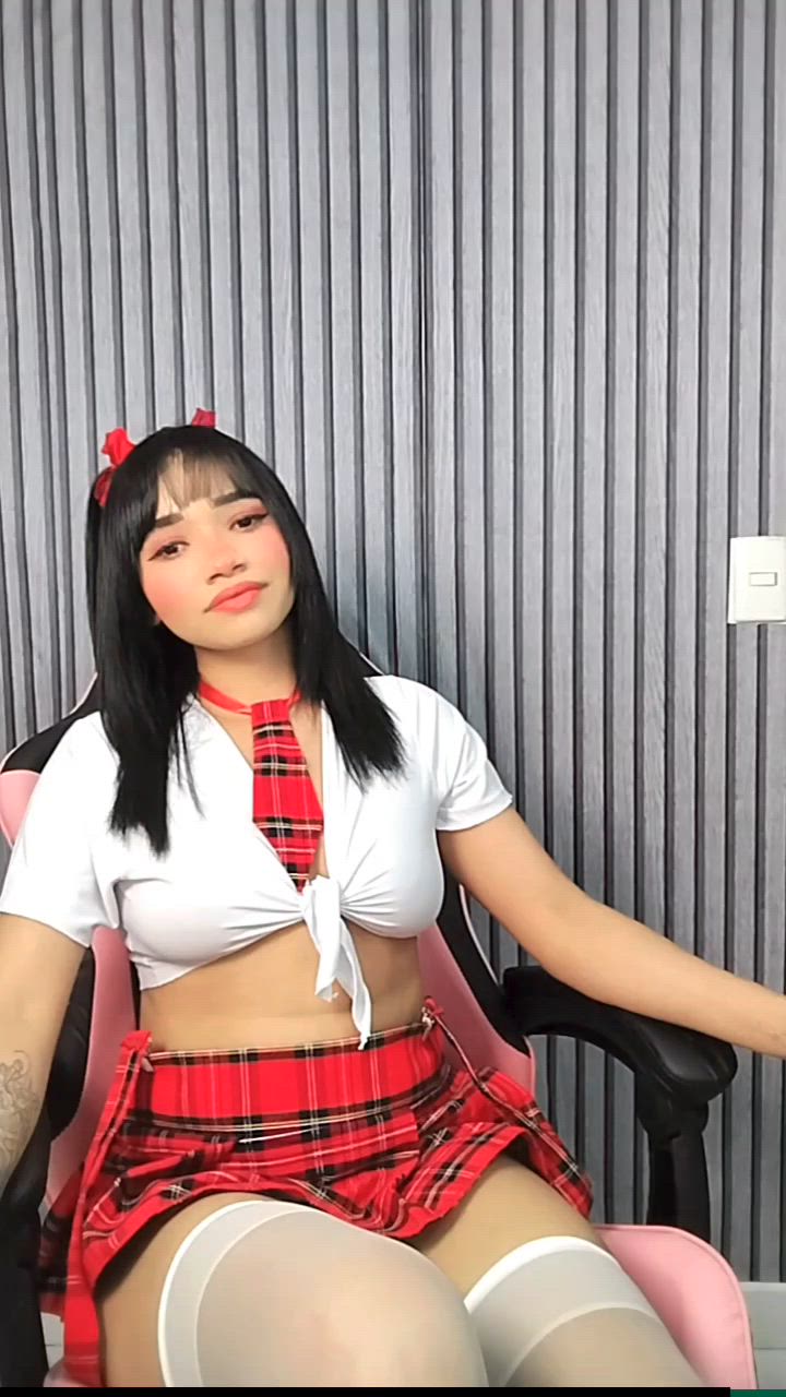 Hot schoolgirl