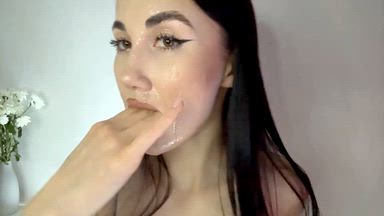3 fingers deep in my mouth