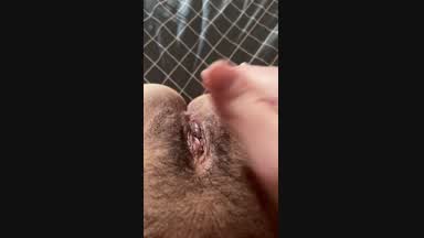 Rubbing my hairy pussy til I cum 💦