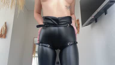 Cameltoy and sexy legins