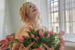 Nude Blonde in Bloom