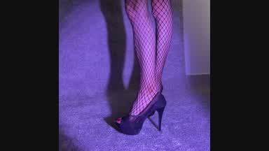 Do you prefer my feet in heels or naked?