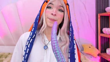 Suck Big dildo