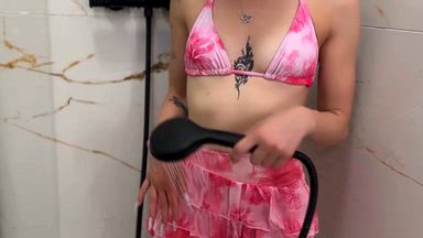 eva - deluxe queen โ lets shower?