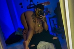 🥸