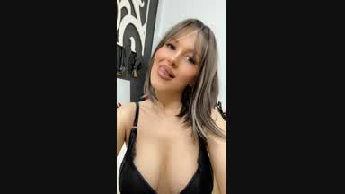 💋 Tongue Tease on My Lips – Naughty Play 🔥