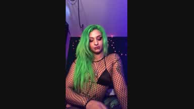 Smoke babe
