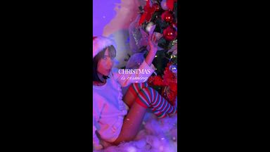 Can I be your gift this Christmas? ✨🎀