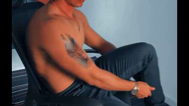 crist โ Hot Gym Body
