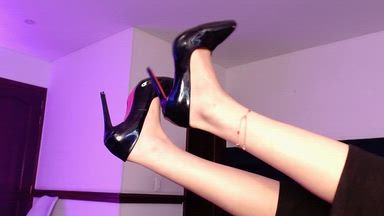 RED HEELS