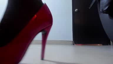 heels modeling in my room 🔥