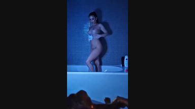 we should play together in the tub ;)