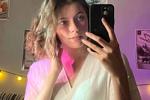 Curly hairstyle))
