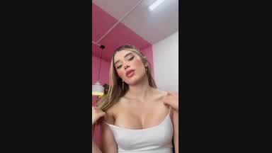 play with my sexy boobs💋