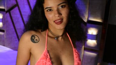 very sexy with a balloon🎈