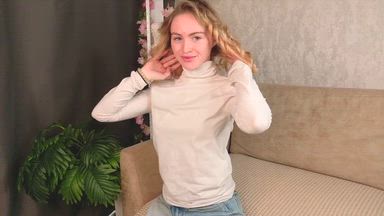 Look how i pose here - Joane