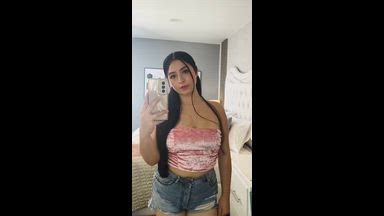 bella fooxs — Can't Resist Me 🍒