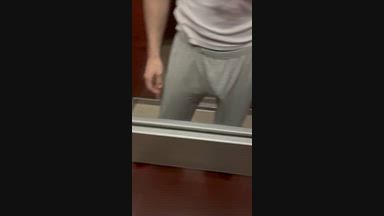 Ascensor / Elevator - Joven Bisexual