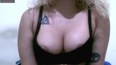 it's hot 🔥😍 hace calor 🔥😍