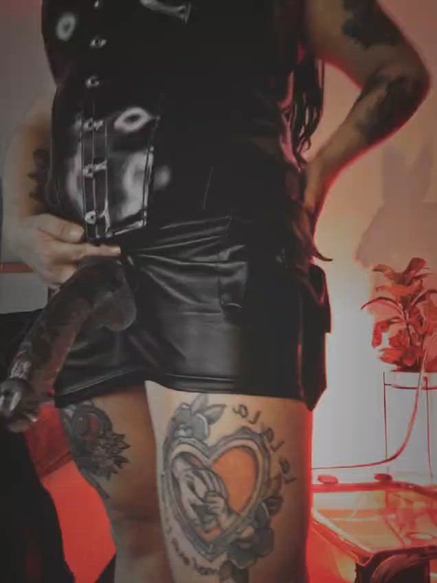 Shake my cock, lickme sissy