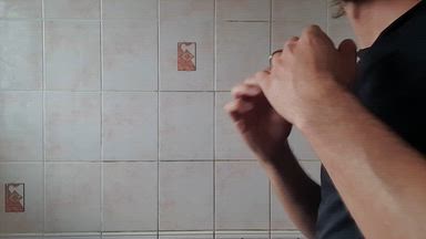 tom โ in the shower